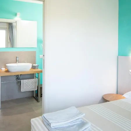 Est ゲストハウス 3*